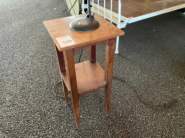 Bijzettafel met lamp - afbeelding 2 van  4