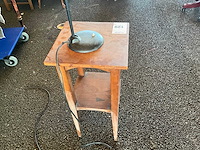 Bijzettafel met lamp - afbeelding 3 van  4