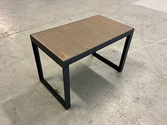 Bijzettafel met stalen onderstel - afbeelding 1 van  3