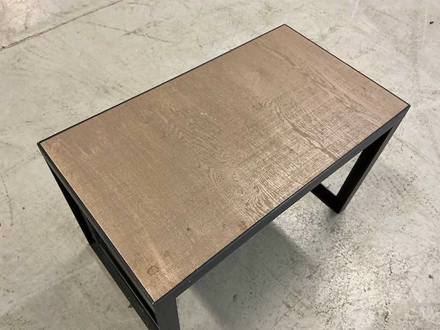 Bijzettafel met stalen onderstel - afbeelding 2 van  3