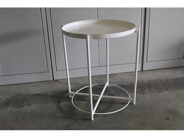 Bijzettafel rond 42x52 cm wit metaal met afneem dienblad. afmeting 47,5 cm en hoogte 53 cm - afbeelding 1 van  3