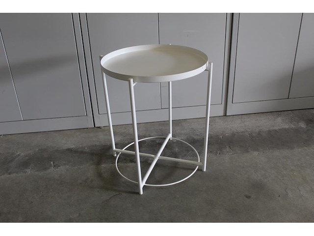 Bijzettafel rond 42x52 cm wit metaal met afneem dienblad. afmeting 47,5 cm en hoogte 53 cm - afbeelding 1 van  3