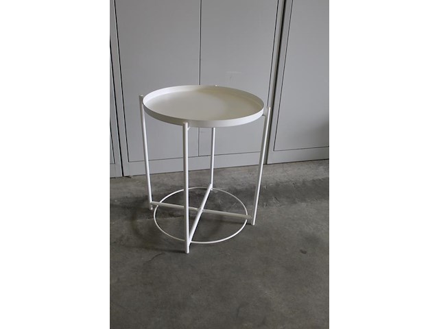 Bijzettafel rond 42x52 cm wit metaal met afneem dienblad. afmeting 47,5 cm en hoogte 53 cm - afbeelding 2 van  3
