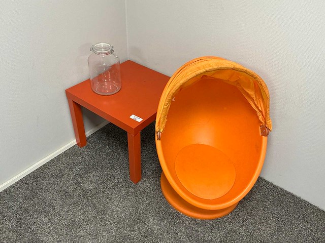 Bijzettafeltje en kinderzitje - afbeelding 1 van  2