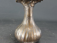 Bijzonder bloemgevormde aardewerk vaas - afbeelding 2 van  5