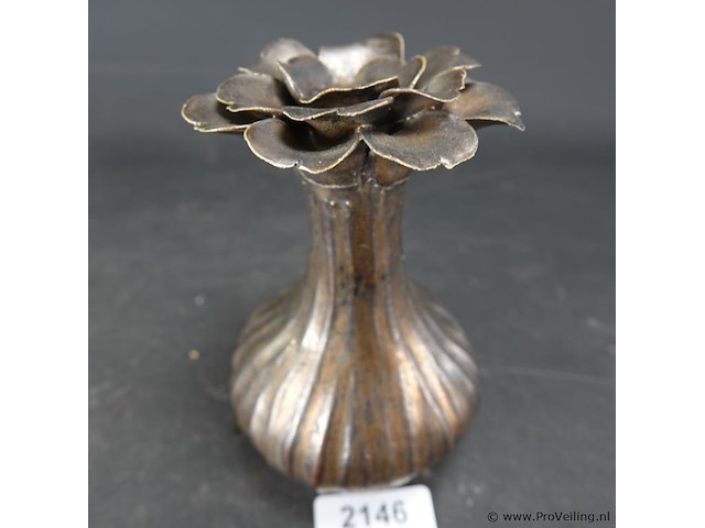 Bijzonder bloemgevormde aardewerk vaas - afbeelding 1 van  5