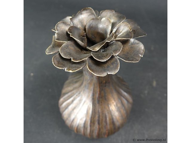 Bijzonder bloemgevormde aardewerk vaas - afbeelding 3 van  5