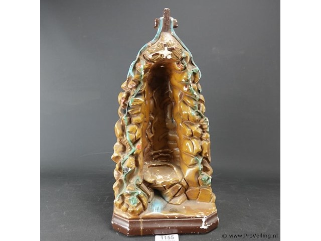 Bijzonder gipsen kapelletje - afbeelding 1 van  5