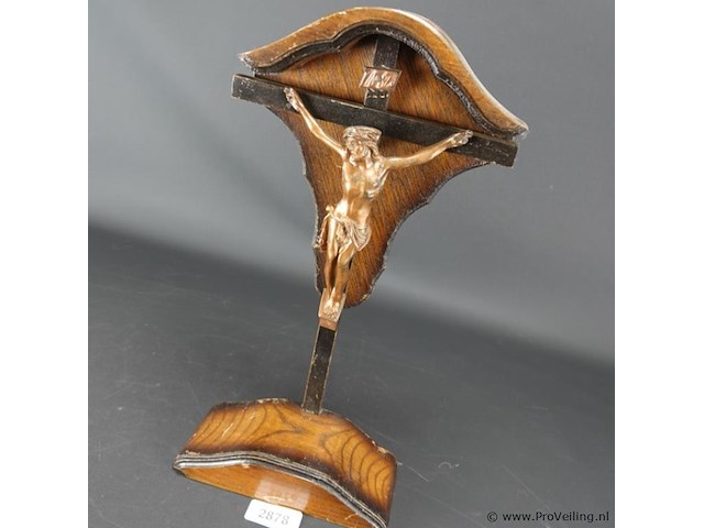 Bijzonder vormgegeven crucifix met koperen corpus - afbeelding 2 van  5