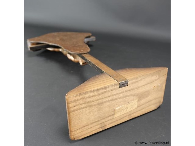 Bijzonder vormgegeven crucifix met koperen corpus - afbeelding 5 van  5