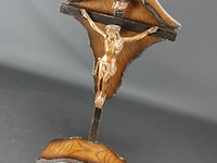 Bijzonder vormgegeven crucifix met koperen corpus - afbeelding 2 van  5