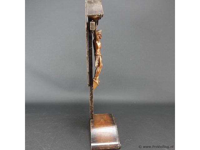 Bijzonder vormgegeven crucifix met koperen corpus - afbeelding 4 van  5