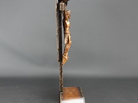 Bijzonder vormgegeven crucifix met koperen corpus - afbeelding 4 van  5