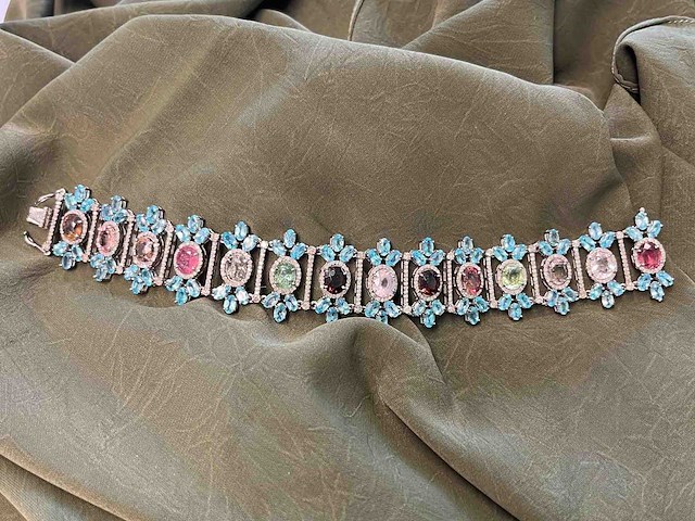 Bijzondere armband met natuurlijke edelstenen en diamant - afbeelding 1 van  5