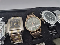 Bijzondere horlogecollectie – 30 polshorloges – mix van vintage, klassiek en modern – inclusief horlogebatterijen - afbeelding 2 van  13