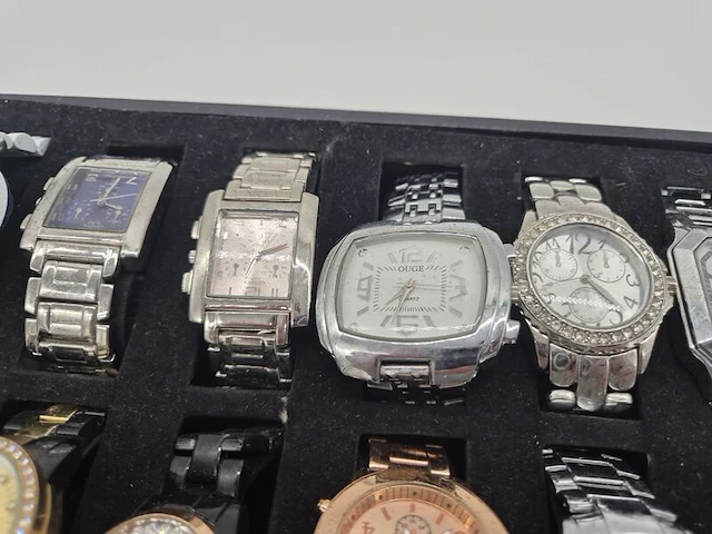 Bijzondere horlogecollectie – 30 polshorloges – mix van vintage, klassiek en modern – inclusief horlogebatterijen - afbeelding 3 van  13