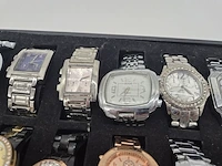 Bijzondere horlogecollectie – 30 polshorloges – mix van vintage, klassiek en modern – inclusief horlogebatterijen - afbeelding 3 van  13