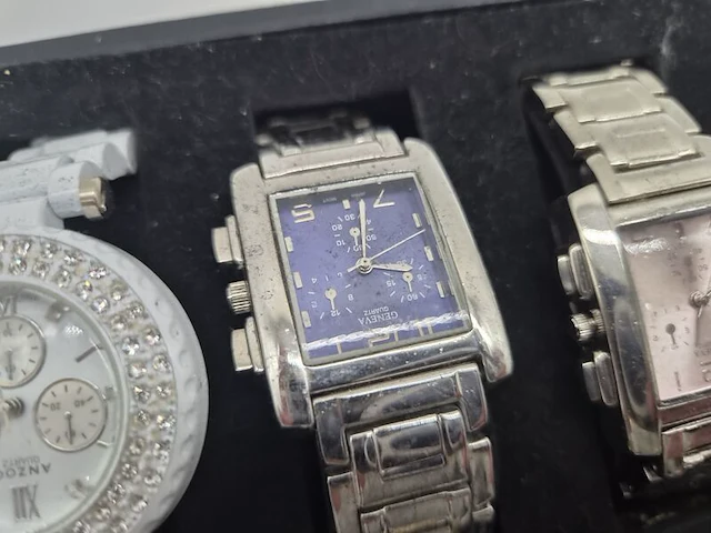 Bijzondere horlogecollectie – 30 polshorloges – mix van vintage, klassiek en modern – inclusief horlogebatterijen - afbeelding 4 van  13