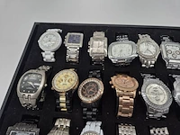Bijzondere horlogecollectie – 30 polshorloges – mix van vintage, klassiek en modern – inclusief horlogebatterijen - afbeelding 9 van  13