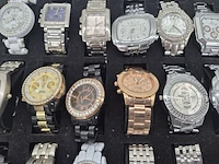 Bijzondere horlogecollectie – 30 polshorloges – mix van vintage, klassiek en modern – inclusief horlogebatterijen - afbeelding 13 van  13
