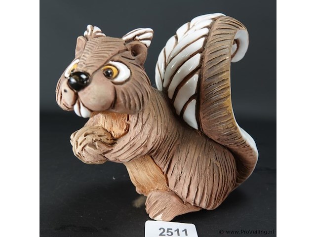 Bijzondere kunstig gemaakte aardewerk eekhoorn - afbeelding 1 van  5