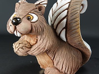 Bijzondere kunstig gemaakte aardewerk eekhoorn - afbeelding 1 van  5
