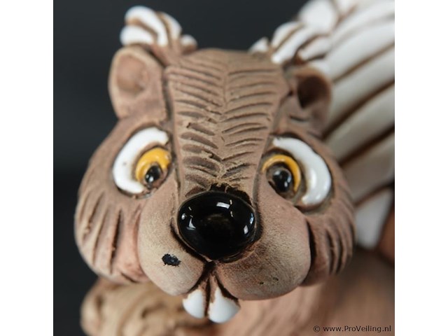 Bijzondere kunstig gemaakte aardewerk eekhoorn - afbeelding 3 van  5