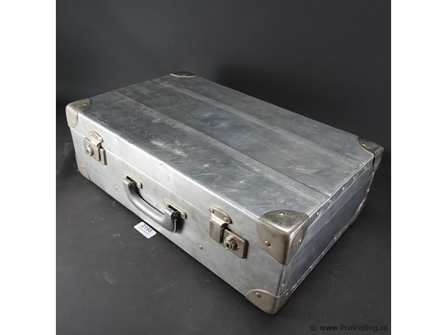 Bijzondere metalen koffer - afbeelding 2 van  5