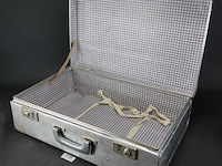 Bijzondere metalen koffer - afbeelding 3 van  5