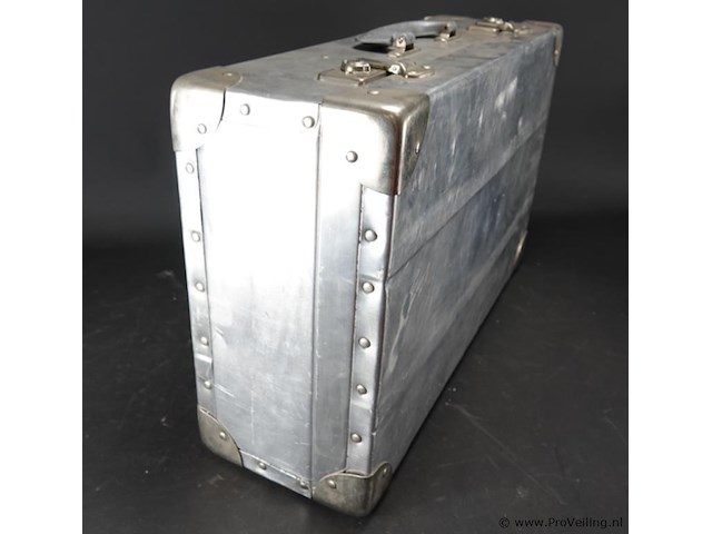 Bijzondere metalen koffer - afbeelding 4 van  5