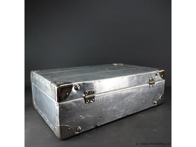Bijzondere metalen koffer - afbeelding 5 van  5