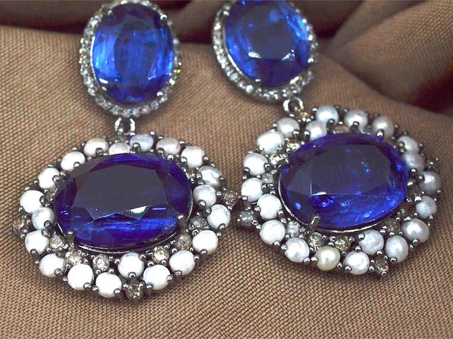 Bijzondere oorbellen met natuurlijke edelstenen en diamant - afbeelding 4 van  11