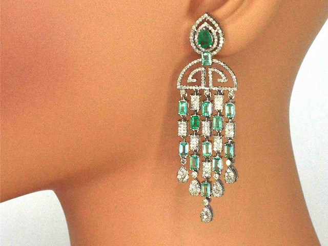 Bijzondere oorbellen met natuurlijke edelstenen en diamant - afbeelding 4 van  7