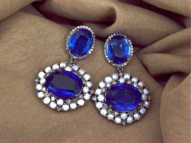 Bijzondere oorbellen met natuurlijke edelstenen en diamant - afbeelding 6 van  11