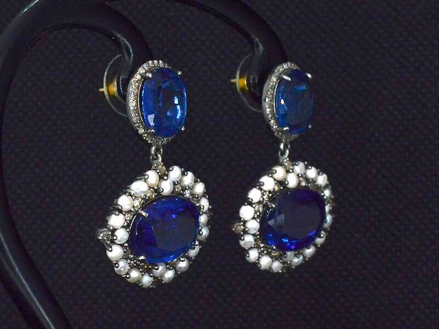 Bijzondere oorbellen met natuurlijke edelstenen en diamant - afbeelding 5 van  11