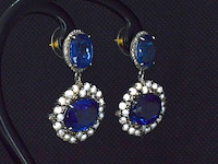 Bijzondere oorbellen met natuurlijke edelstenen en diamant - afbeelding 5 van  11