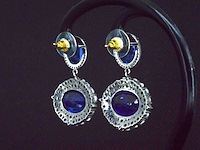 Bijzondere oorbellen met natuurlijke edelstenen en diamant - afbeelding 6 van  11