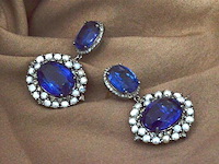 Bijzondere oorbellen met natuurlijke edelstenen en diamant - afbeelding 9 van  11