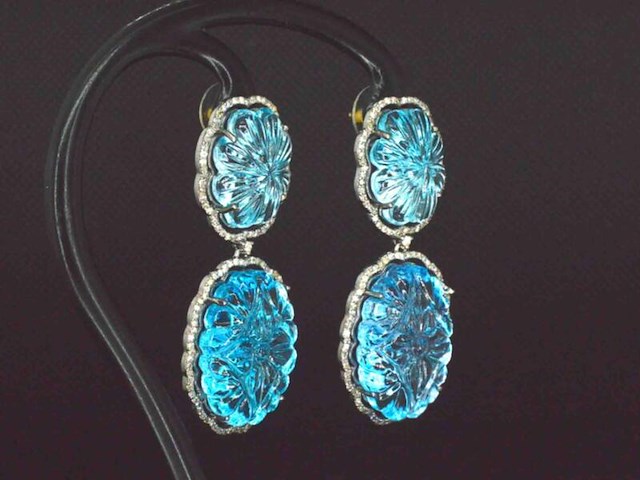 Bijzondere oorbellen met natuurlijke edelstenen en diamant - afbeelding 3 van  8