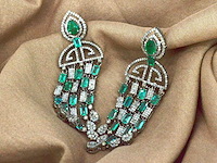 Bijzondere oorbellen natuurlijke edelstenen en diamant - afbeelding 9 van  11