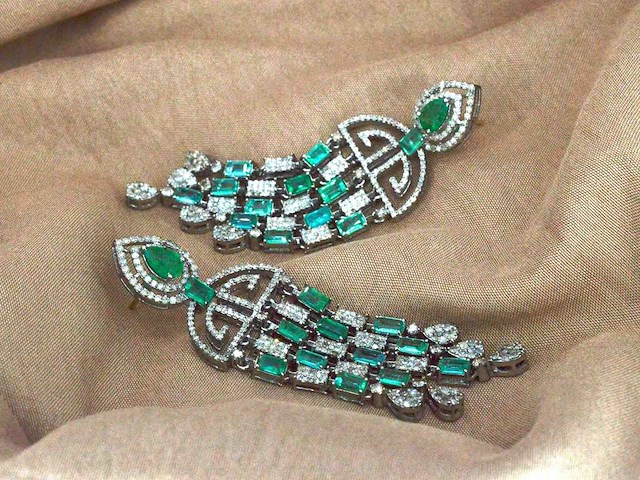 Bijzondere oorbellen natuurlijke edelstenen en diamant - afbeelding 11 van  11