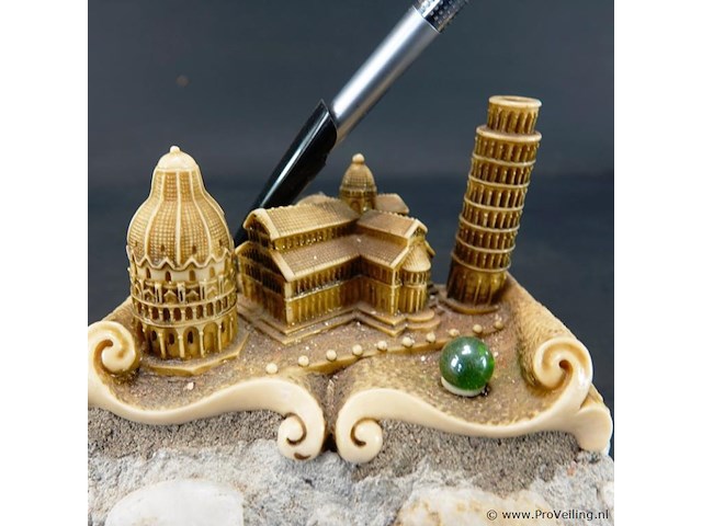 Bijzondere pennenhouder - afbeelding 3 van  5