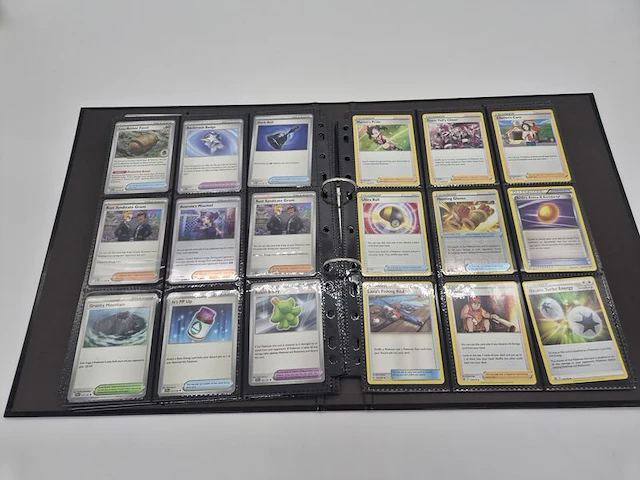 Bijzondere pokémonverzameling – vintage kaarten – gengar – charmander – rhydon – verzamelmap – ongeopend lycanroc gx-pakket - afbeelding 19 van  30
