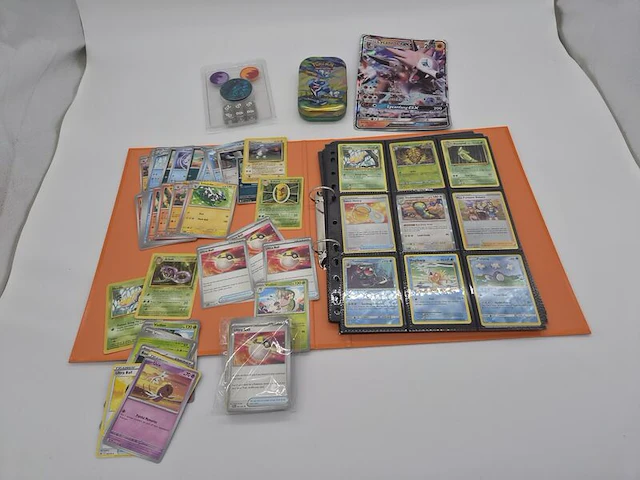 Bijzondere pokémonverzameling – vintage kaarten – grote lycanroc gx-kaart – verzamelmap en vele andere kaarten - afbeelding 1 van  19