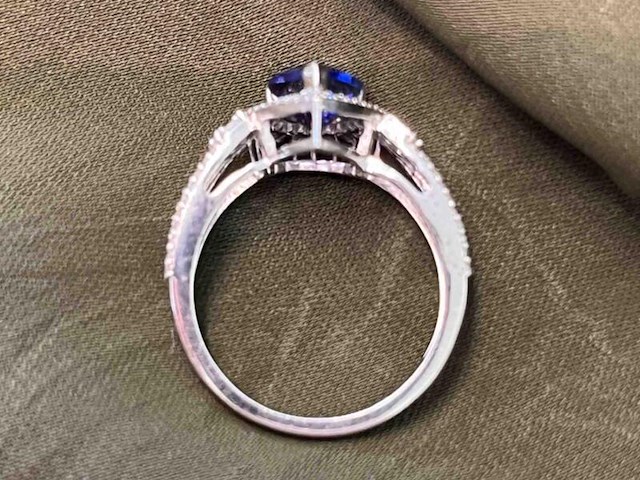 Bijzondere ring met natuurlijke edelstenen en diamant - afbeelding 2 van  6