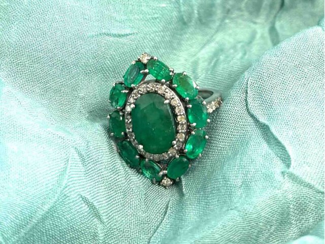 Bijzondere ring met natuurlijke edelstenen en diamant - afbeelding 4 van  8