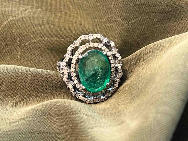 Bijzondere ring met natuurlijke edelstenen en diamant - afbeelding 1 van  7