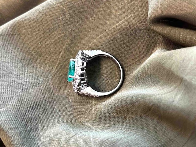 Bijzondere ring met natuurlijke edelstenen en diamant - afbeelding 2 van  7