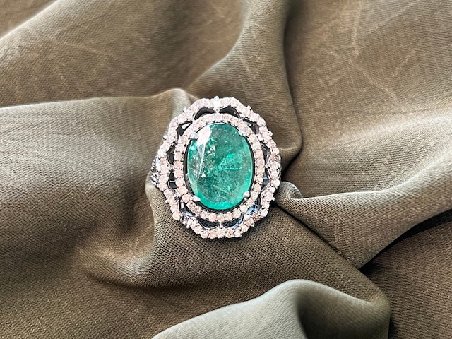 Bijzondere ring met natuurlijke edelstenen en diamant - afbeelding 4 van  7