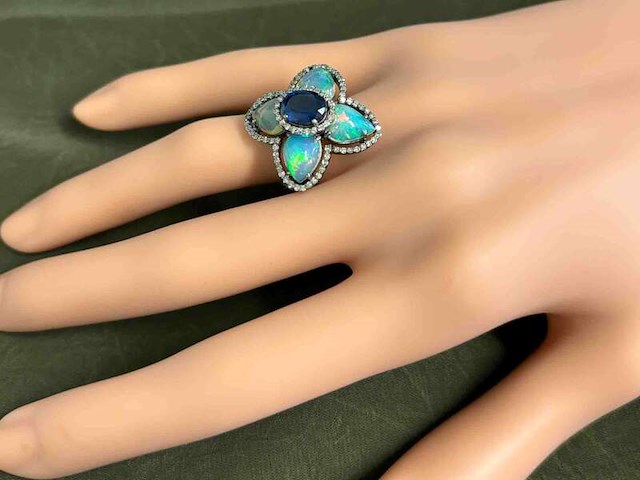 Bijzondere ring met natuurlijke edelstenen en diamant - afbeelding 2 van  6